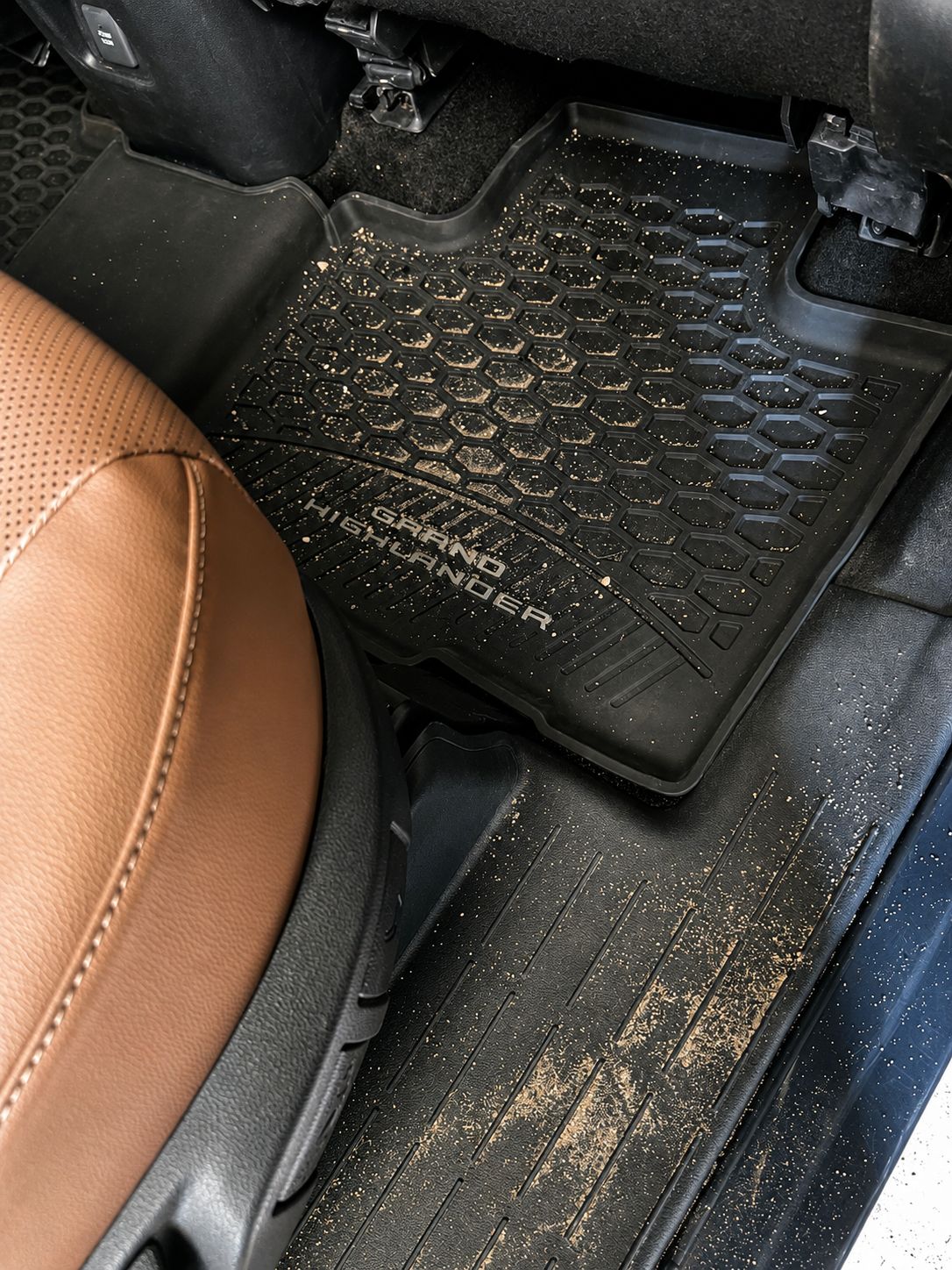 All-weather floor mat before and after